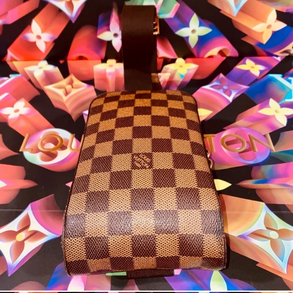 💖💗🔥 SO HOT!!! LOUIS VUITTON GERONIMOS BUM BAG! MINT CONDITION! Merry Xmas! - Picture 4 of 16